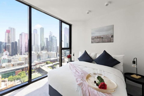 A Cozy 2BR Apt Near Melbourne Central City Views - Accommodation Cairns 0