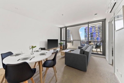 A Cozy 2BR Apt Next To Queen Victoria Market & Melbourne Central With City Views - Accommodation Cairns 4