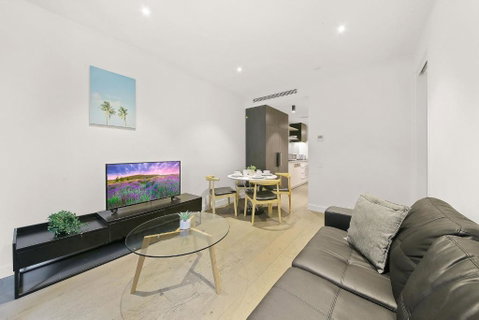A Cozy & Lovely 2BR Apt Near Melbourne Central - Accommodation Cairns 0