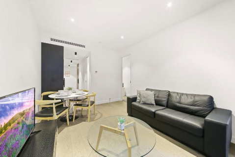 A Cozy & Lovely 2BR Apt Near Melbourne Central - Accommodation Cairns 1