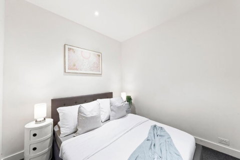 A Cozy & Lovely 2BR Apt Near Melbourne Central - Accommodation Cairns 4