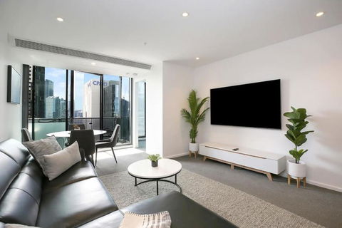 A Modern 2BR Apt With City Views FREE Parking - Accommodation Cairns 0