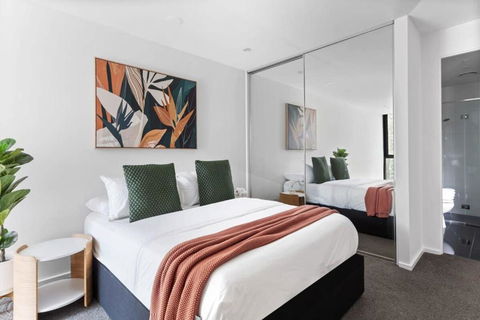 A Modern 2BR Apt With City Views FREE Parking - Accommodation Cairns 2