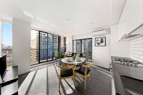 A Modern & Spacious 2BR Apt City Views Southbank - Accommodation Cairns 2