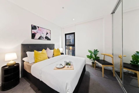 A Modern & Spacious 2BR Apt City Views Southbank - Accommodation Cairns 3