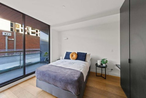 A Modern & Spacious 2BR Apt Near Melbourne Uni - Accommodation Cairns 0