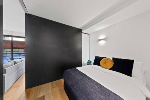 A Modern & Spacious 2BR Apt Near Melbourne Uni - Accommodation Cairns 1
