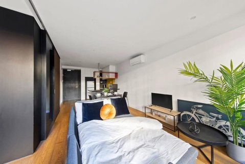 A Modern & Spacious 2BR Apt Near Melbourne Uni - Accommodation Cairns 2