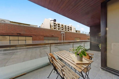 A Modern & Spacious 2BR Apt Near Melbourne Uni - Accommodation Cairns 3