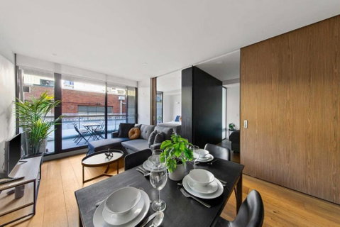 A Modern & Spacious 2BR Apt Near Melbourne Uni - Accommodation Cairns 4