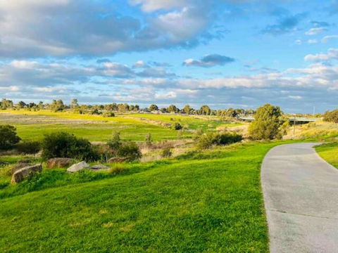 A Spacious Vacation Home Nearby Melbourne Airport - Accommodation Cairns 0