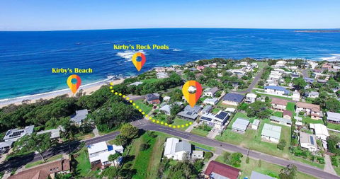 A Wave From It All - Accommodation Cairns 0