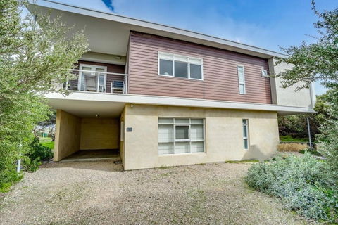 Absolute Luxury Beachfront - Middleton - BYO Linen - Accommodation Cairns 1