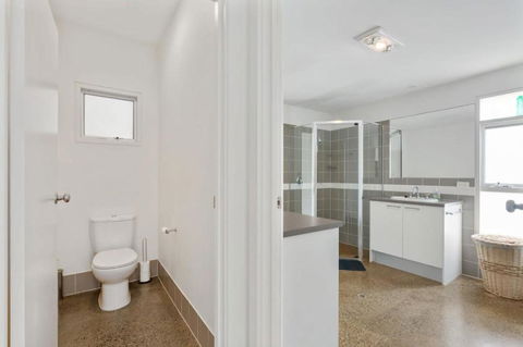 Absolute Luxury Beachfront - Middleton - BYO Linen - Accommodation Cairns 3