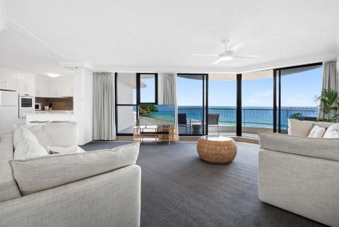 Acapulco Deluxe 2 Bedroom Apartment - CoastHM - Accommodation Cairns 1