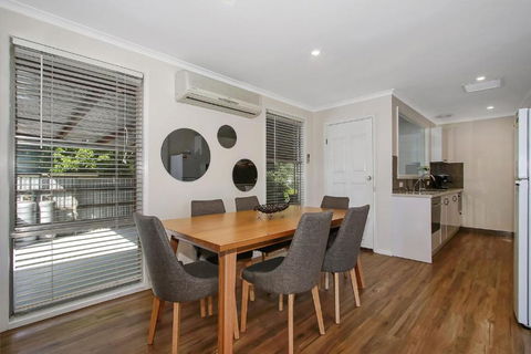 Acaronar- Great Value For Money - Accommodation Cairns 2