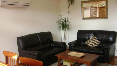 Accommodation Sydney North - Forestville 4 Bedroom 2 Bathroom Pet Friendly House - Accommodation Cairns 4