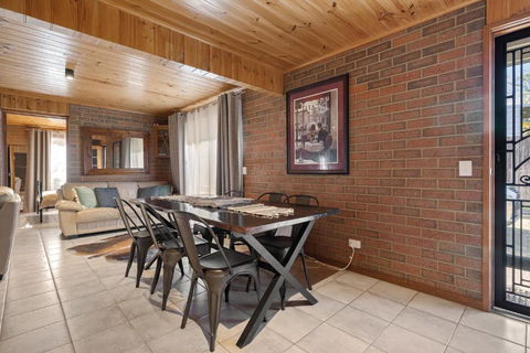 Affordable GEM In The Heart Of Inverloch - Accommodation Cairns 3