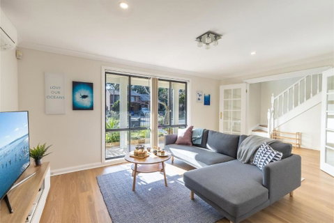 Akoya House 122 Tomaree Rd Pet Friendly Linen Air Conditioning WiFi And Boat Parking - Accommodation Cairns 1