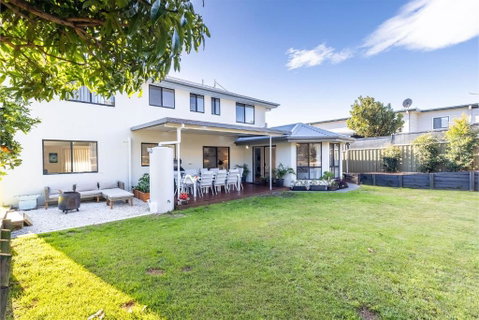 Akoya House 122 Tomaree Rd Pet Friendly Linen Air Conditioning WiFi And Boat Parking - Accommodation Cairns 0