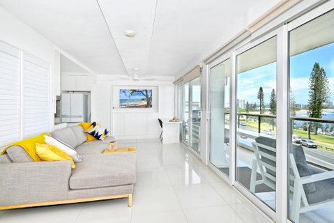 Alexandra Headland Ocean Dream - Stunning View ZA6 - Accommodation Cairns 1