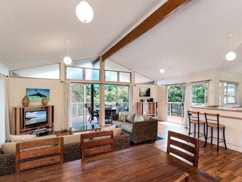 Amaroo House - Accommodation Cairns 0