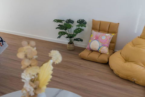 Amazing 4 Rooms House Near SpringField Lakes - Accommodation Cairns 1