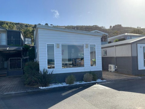 Anlyn Seaside Cabin - Accommodation Cairns 0
