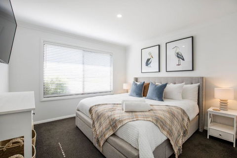 Alkira - Pet Friendly - 4 Mins Walk To Beach - Accommodation Cairns 3