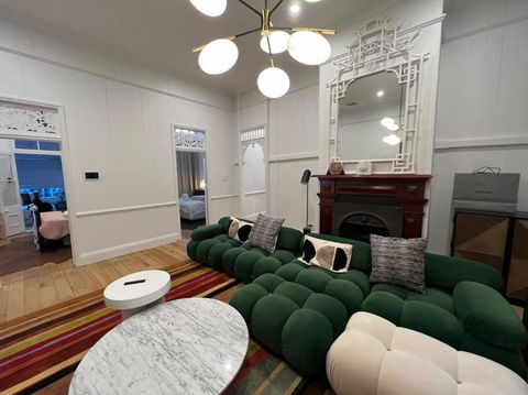 Artists Residence - Accommodation Cairns 0
