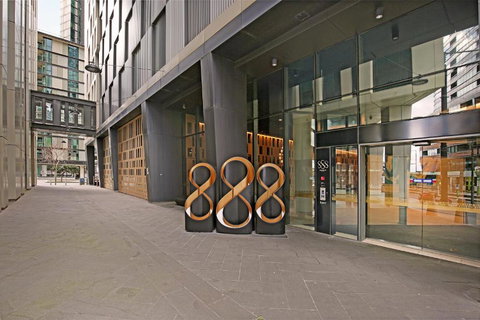 Astra Apartments Docklands - Accommodation Cairns 3