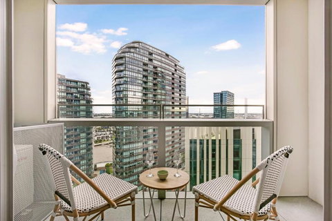 Astra Apartments Docklands - Accommodation Cairns 1