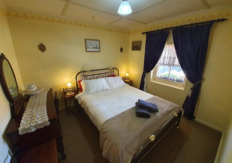 Ayers Burra - Historical 1851 Cottage - Accommodation Cairns 1