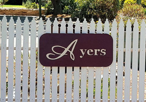 Ayers Burra - Historical 1851 Cottage - Accommodation Cairns 2