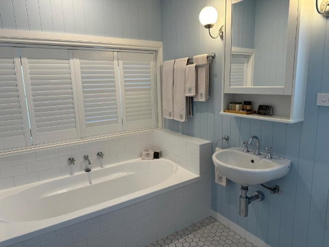 B & B On The Water - Accommodation Cairns 2