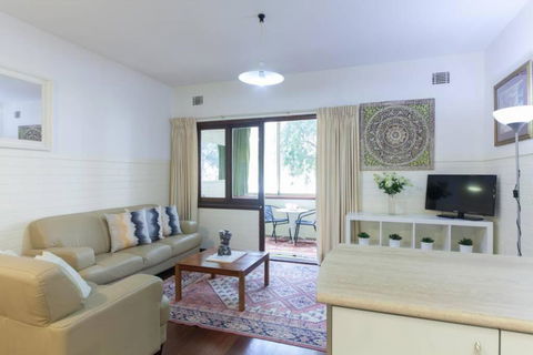 B2 Crawley Apartment 1 BRM & Sleepout Near UWA - Accommodation Cairns 3