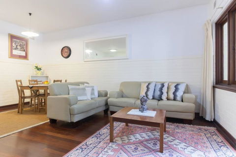 B2 Crawley Apartment 1 BRM & Sleepout Near UWA - Accommodation Cairns 0