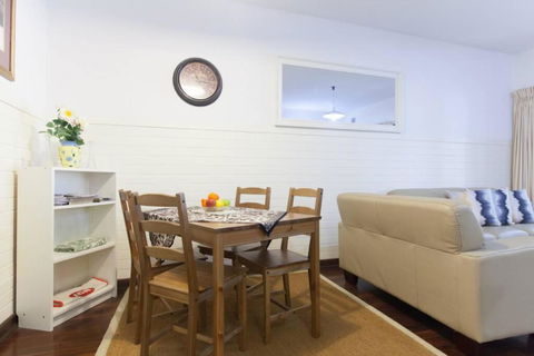 B2 Crawley Apartment 1 BRM & Sleepout Near UWA - Accommodation Cairns 4