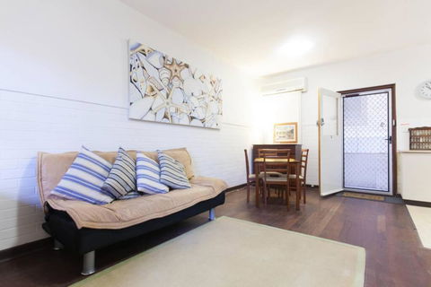 B3 Crawley Apartment 1 BRM & Sleepout Near UWA - Accommodation Cairns 0