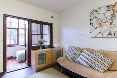 B3 Crawley Apartment 1 BRM & Sleepout Near UWA - Accommodation Cairns 3