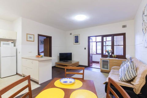 B3 Crawley Apartment 1 BRM & Sleepout Near UWA - Accommodation Cairns 2