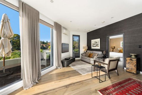 B312S - Luxury Waverton Apartment - Accommodation Cairns 0