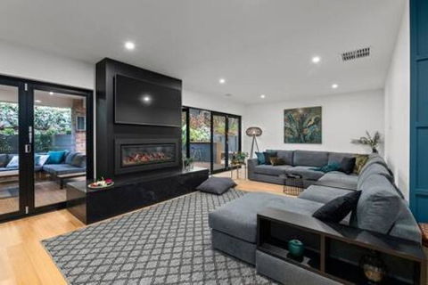 BADGER HOUSE - 4 Bed, 4 Bath, Stunning Entertainer Plus Fire - Accommodation Cairns 0