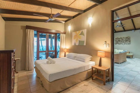 BALA Beach House On ABSOLUTE Beachfront - Accommodation Cairns 4