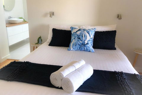 BAY OF FIRES BEACH SHACK Ocean Views From A Modern Beachhouse - Accommodation Cairns 1