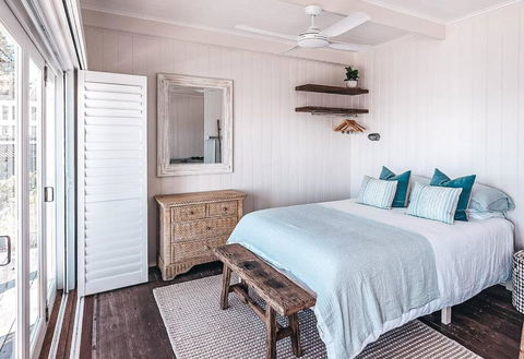 BAY PROPERTIES . Beach House Studio - Accommodation Cairns 3