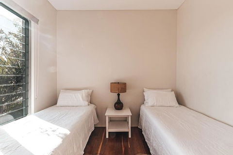 BAY PROPERTIES . The Big Chill - Accommodation Cairns 3