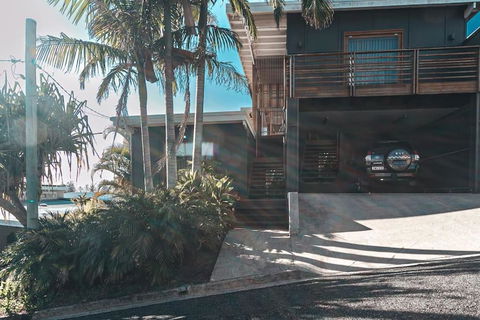BAY PROPERTIES . The Big Chill - Accommodation Cairns 1