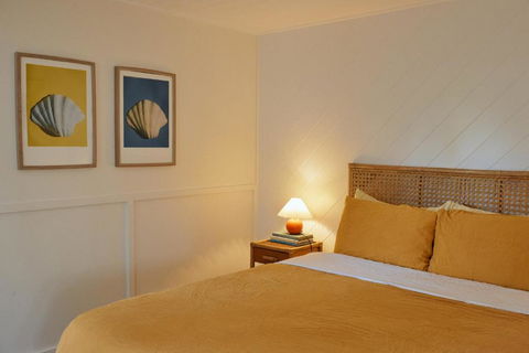 BAY PROPERTIES . The Sailors Bungalow - Accommodation Cairns 3