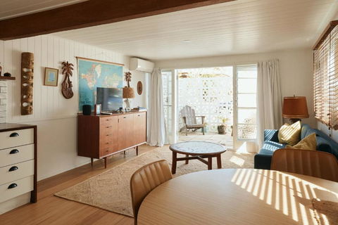 BAY PROPERTIES . The Sailors Bungalow - Accommodation Cairns 0